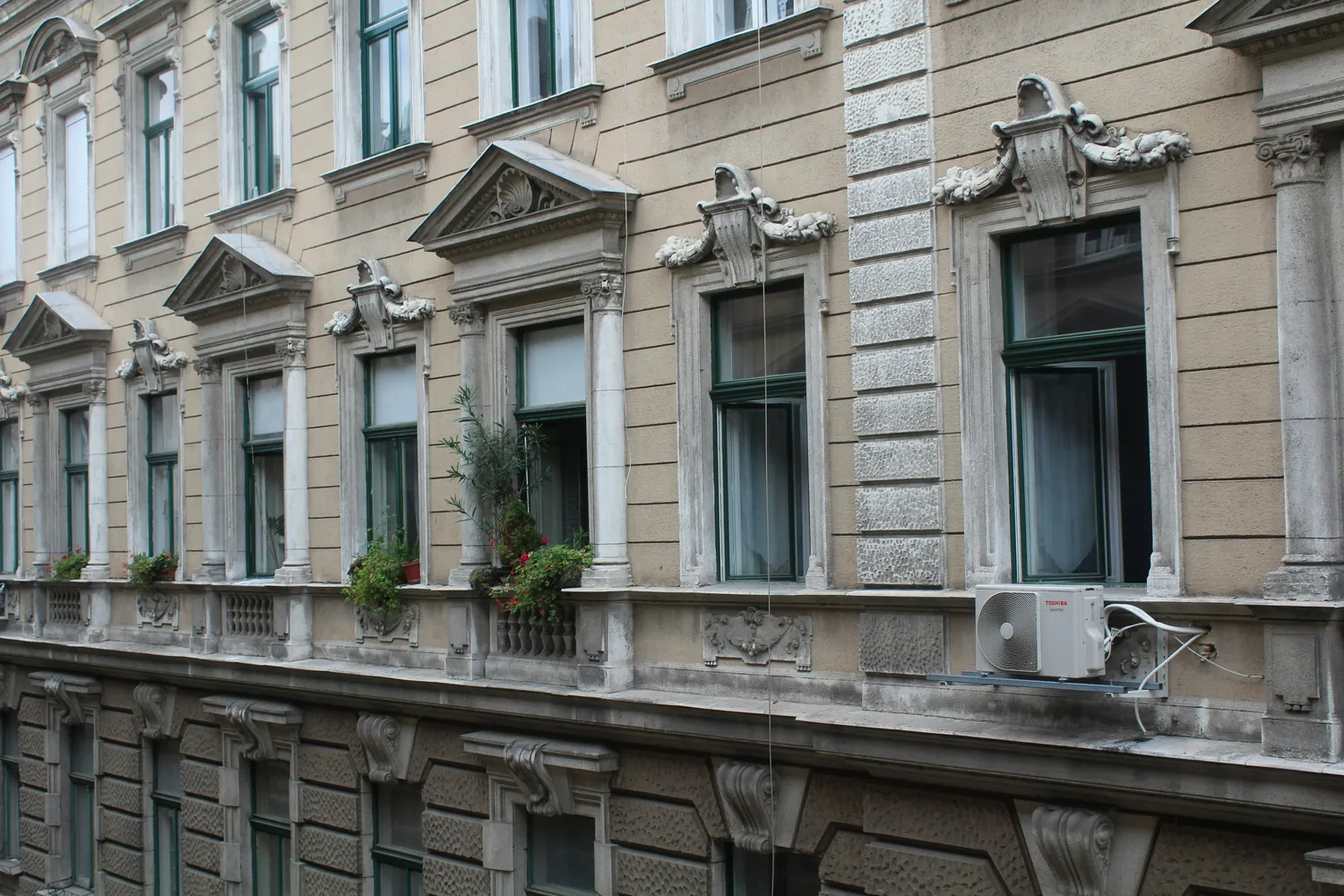 Ügynökség vagy független Hol érdemes kezdeni ingatlanközvetítőként